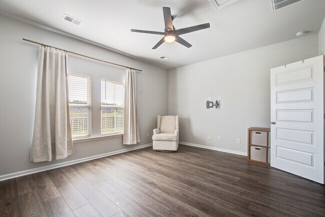 Building Photo - Stunning 5 Bedroom Cypress Preserve