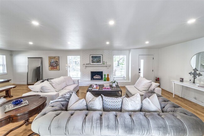 Building Photo - 5837 Clendenin Ave