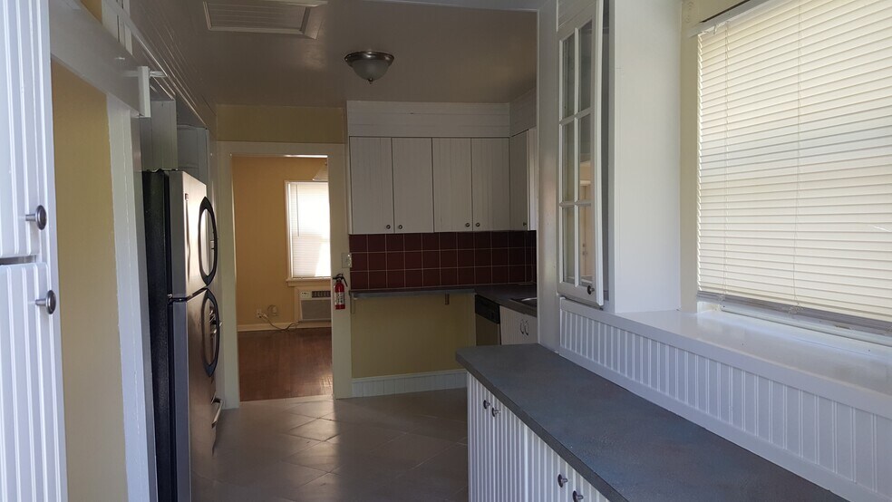 Building Photo - 1231 Longwood St