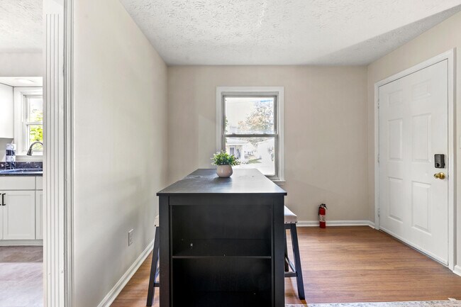 Building Photo - 104 Pleasantview St