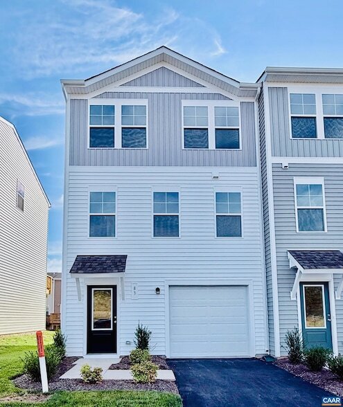 Building Photo - 83 Laurin St