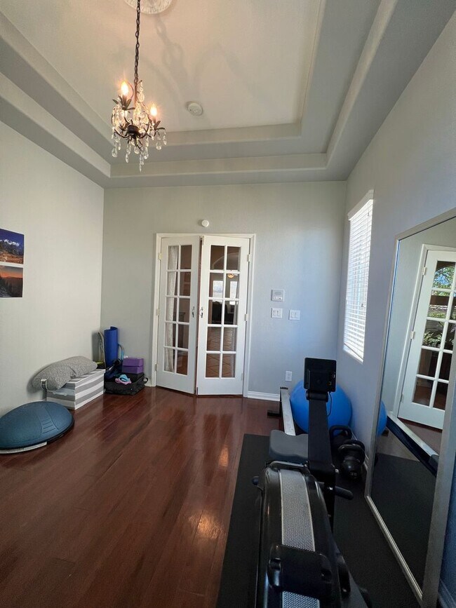 Building Photo - ABSOLUTELY AMAZING! Large 4 bedroom 2 stor...
