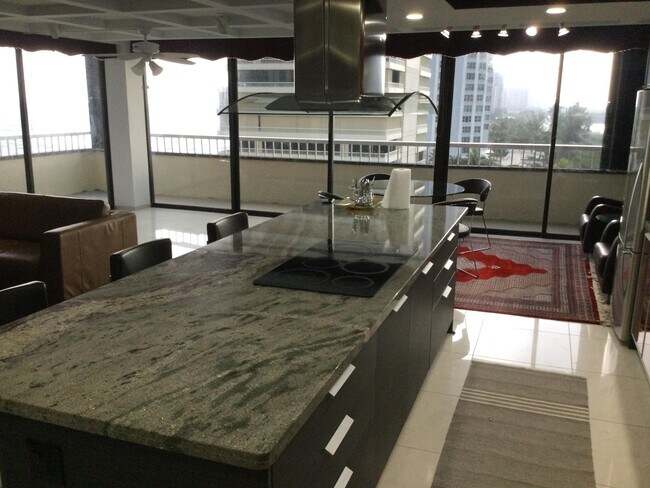 Building Photo - 5280 N Ocean Dr