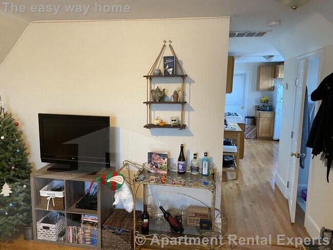 Building Photo - 15 Sargent Ave