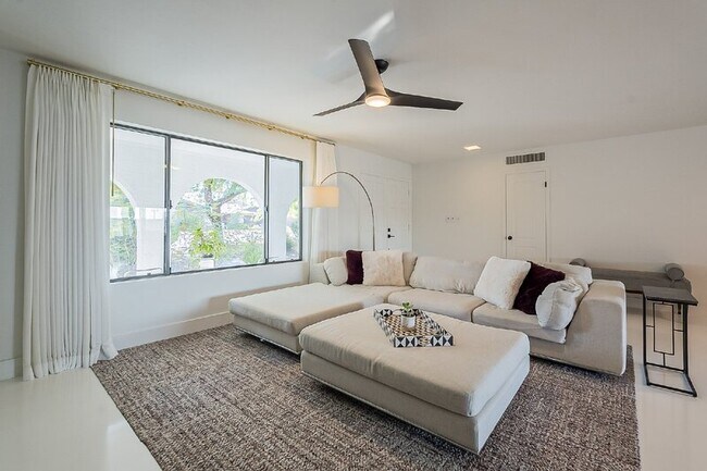 Building Photo - 10610 N 35th St