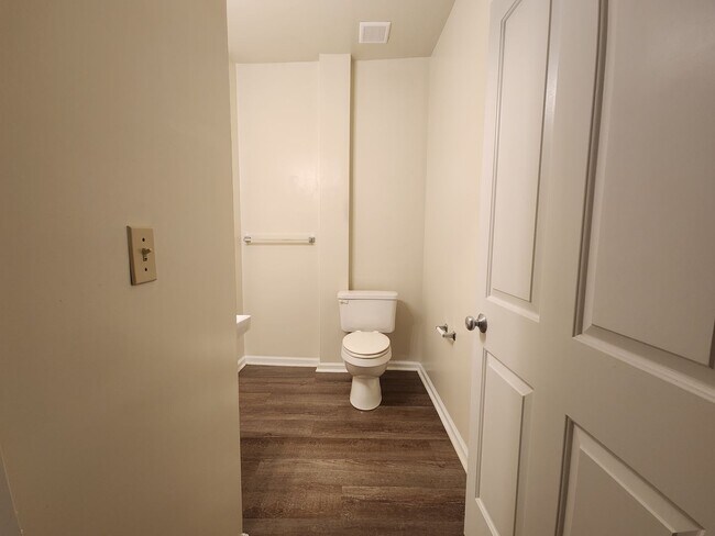 Building Photo - Downtown Bethlehem 2 Bedroom Apt.