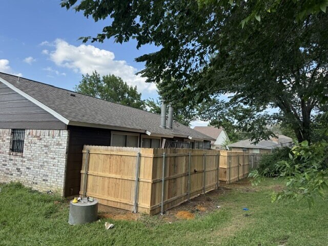 Building Photo - Pre-leasing 2/2/2 Duplex in the heart of Fort Worth!