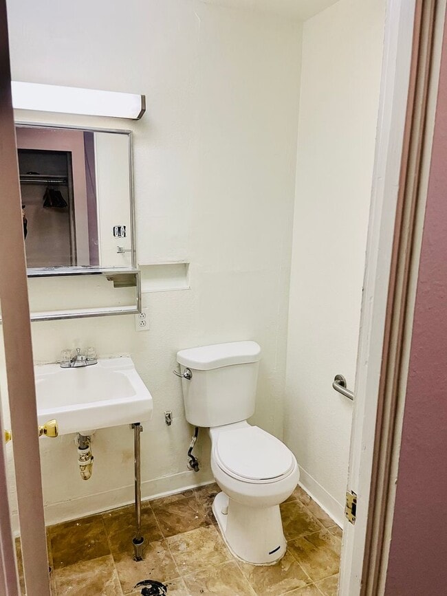 Building Photo - Studio Apartment on Las Vegas Strip - Close to all of the Excitement & More!!