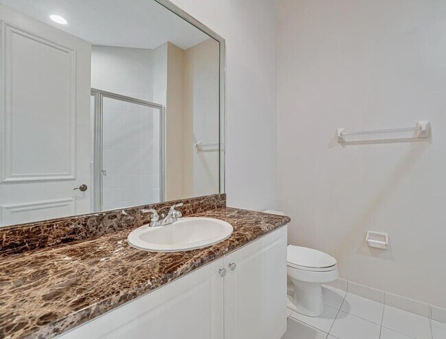 Building Photo - 10513 Versailles Blvd