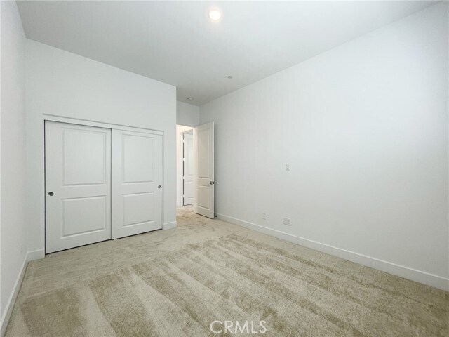 Building Photo - 105 Sawbuck