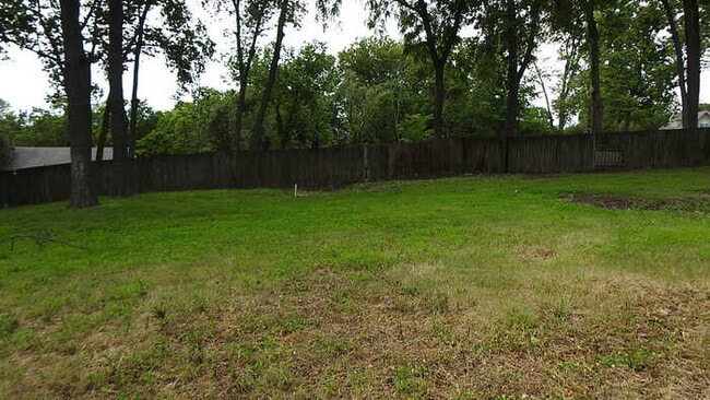 Building Photo - Newly rehabbed fully rehabbed 4 bed 2 bath...