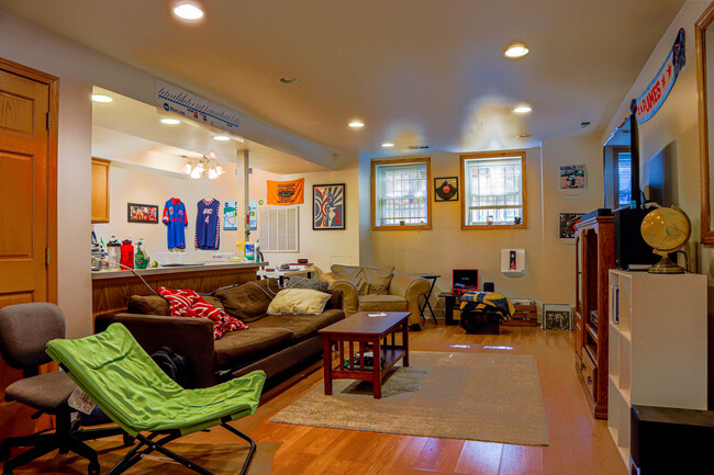 715 S Claremont, Apt G - Living/Great Room - Harris Point Chicago