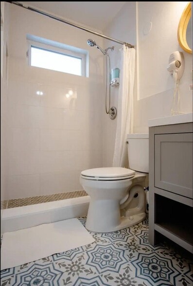 Building Photo - 2160 NW 18th Ter