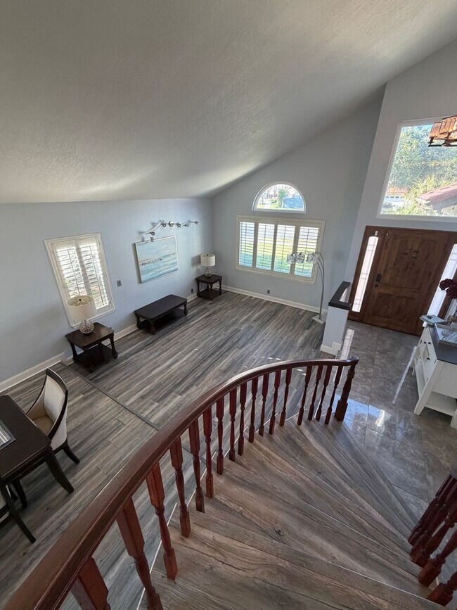 Building Photo - Spacious Living in a Beautifully Updated 4 Bedroom Home!