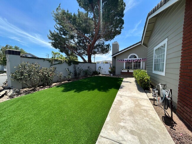 Building Photo - 44125 Northgate Ave
