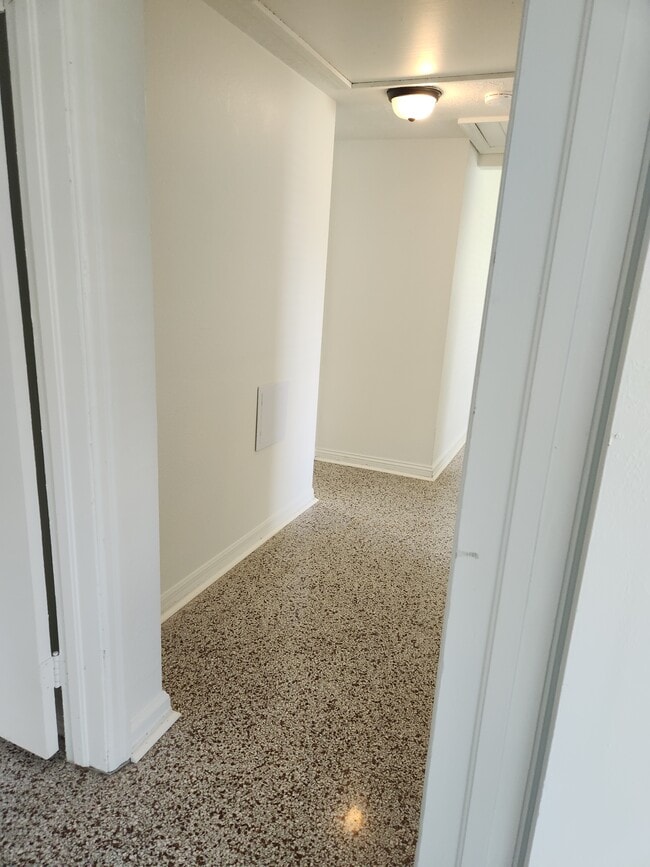 Building Photo - 1005 N Bracewell Dr