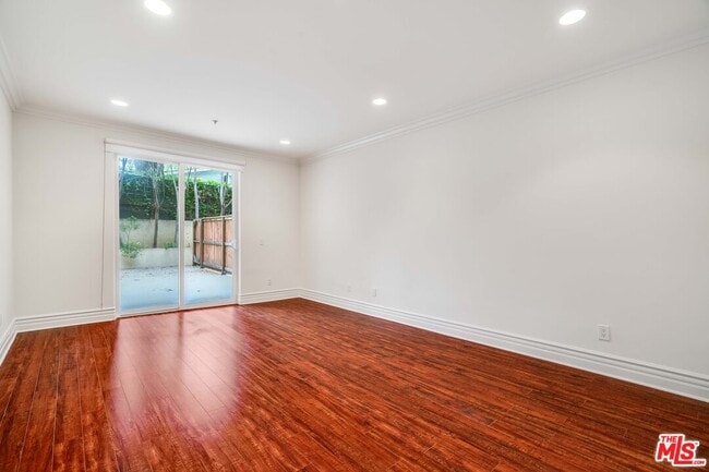 Building Photo - 2306 Fox Hills Dr