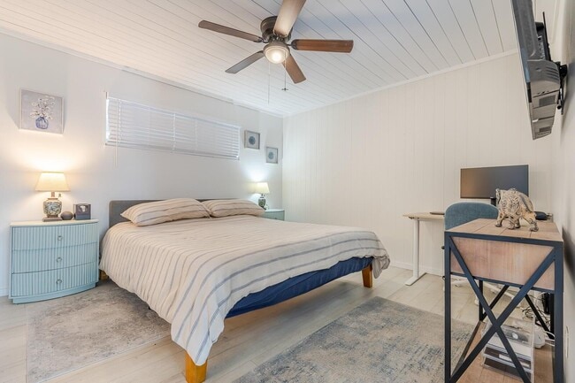 Building Photo - 4000 Gulf Terrace Dr