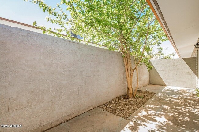 Building Photo - 1118 S McClintock Dr