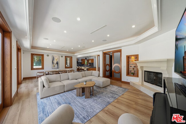 Building Photo - 9033 Cresta Dr