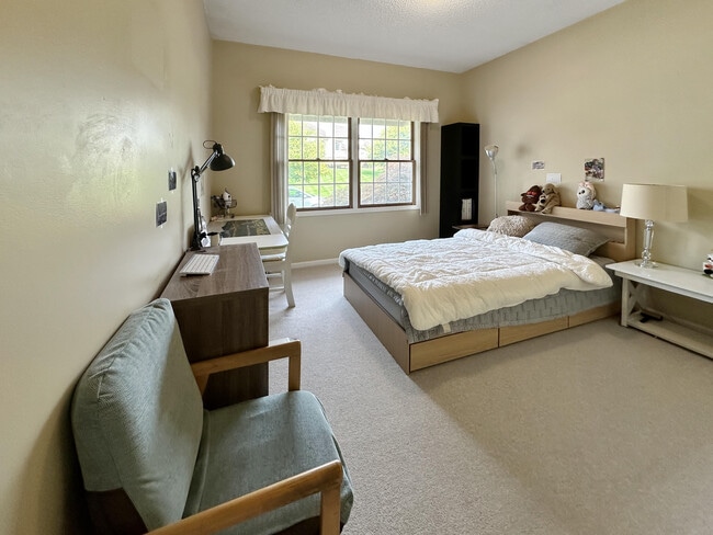 Building Photo - 41589 Sleepy Hollow Dr