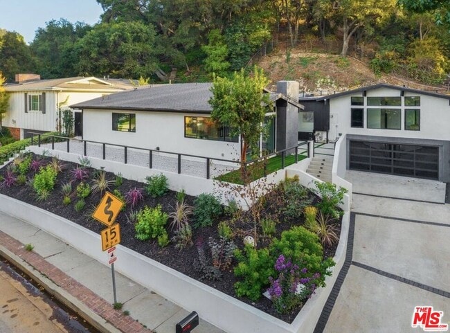 Building Photo - 3873 Royal Woods Dr