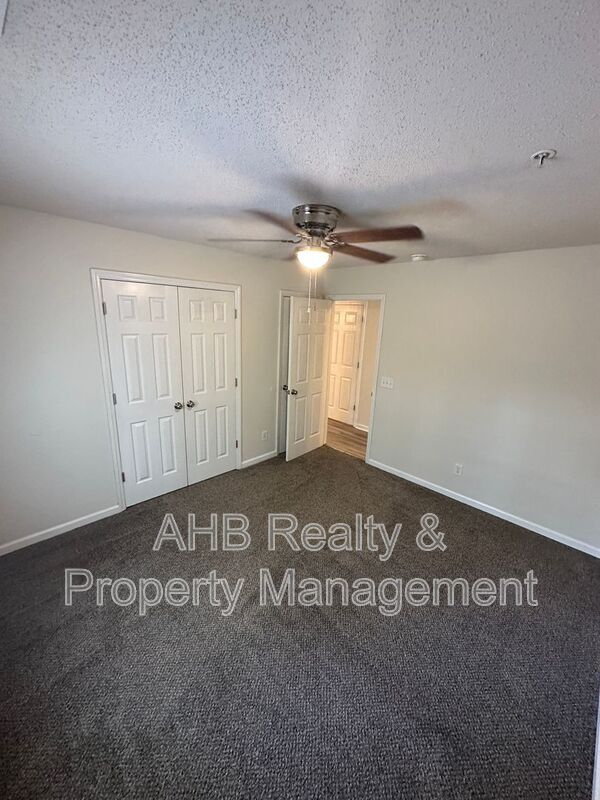 Building Photo - 3475 Forestdale Dr