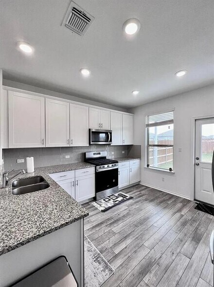 Building Photo - 312 Black Alder St
