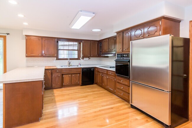 Building Photo - 6868 Crane Rd