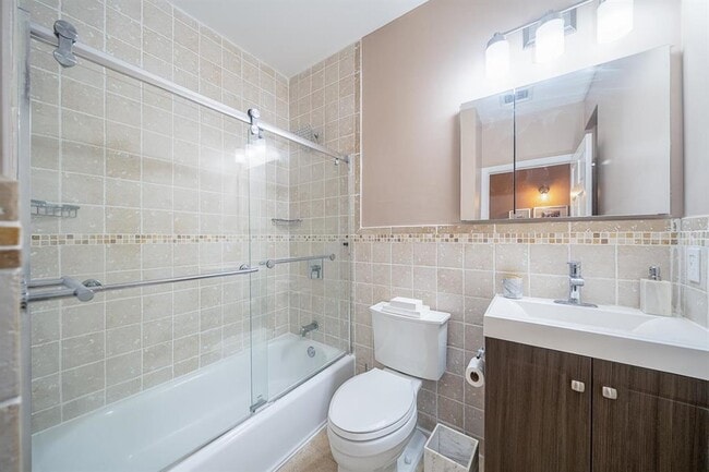 Building Photo - 822 Garden St