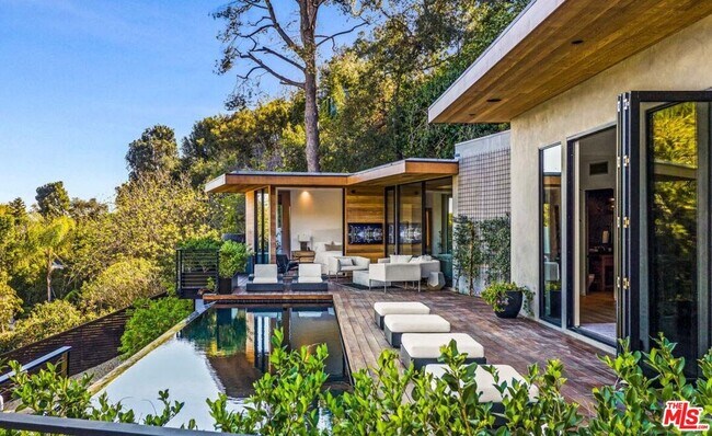 Building Photo - 727 N Beverly Glen Blvd