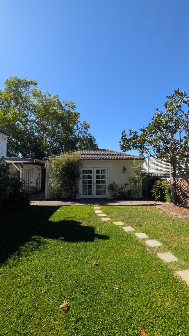 Building Photo - 829 Pordon Ln