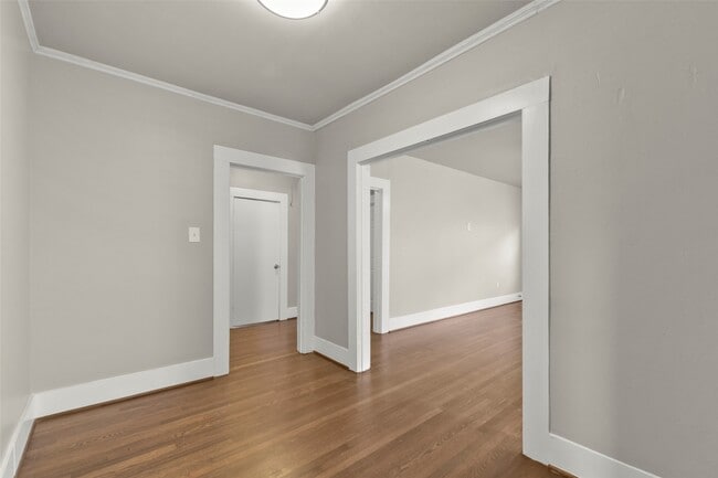 Building Photo - 420 W Clay St