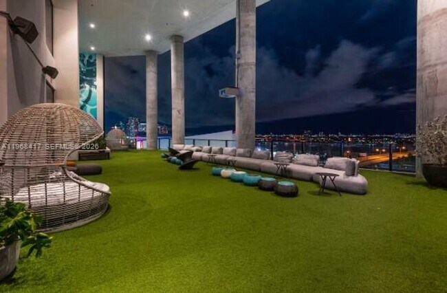 Building Photo - 398 NE 5th St