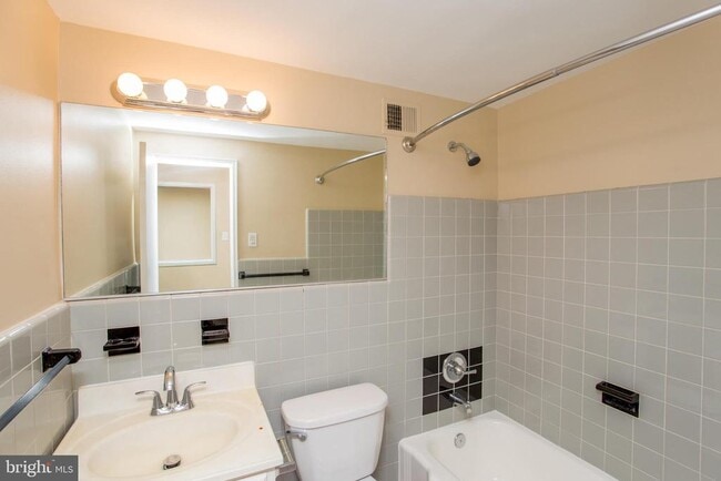 Building Photo - 2101 Chestnut St