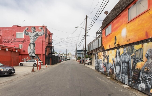 Building Photo - 25 19th Ave