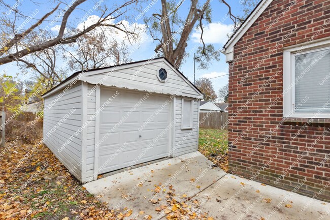 Building Photo - 3 Bedroom Brick Bungalow for Rent in Grand...