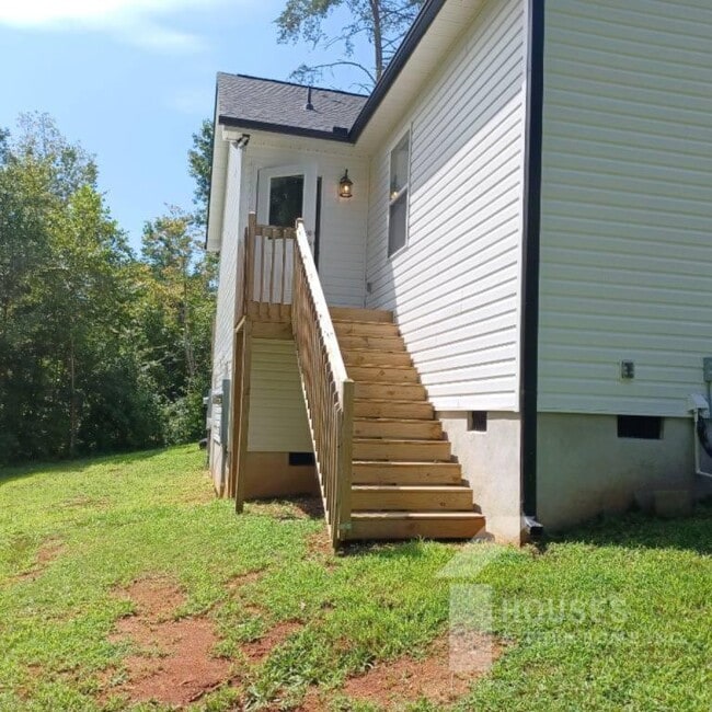 Building Photo - 401 Bramlett Rd