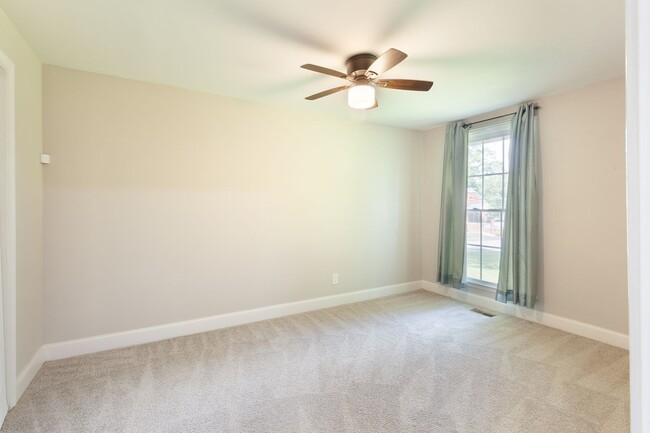 Building Photo - Updated 3bd/2ba Ranch Blocks From Downtown...