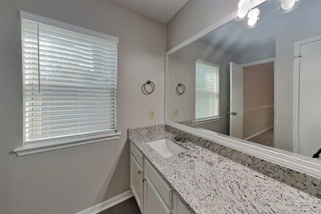 Building Photo - 9214 Palm Shores Dr
