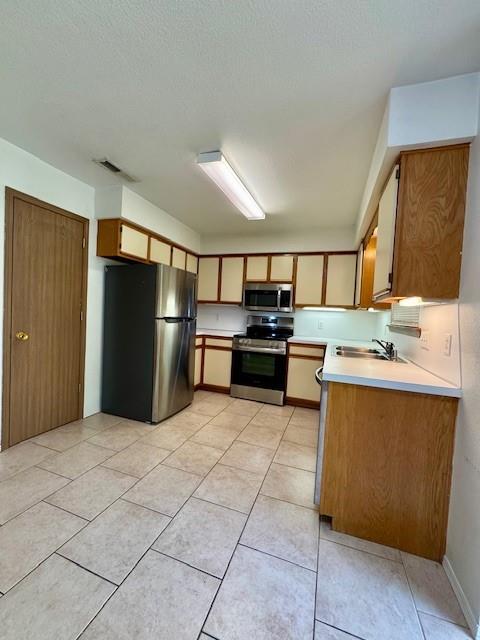 Building Photo - 221 Fox Run Pl