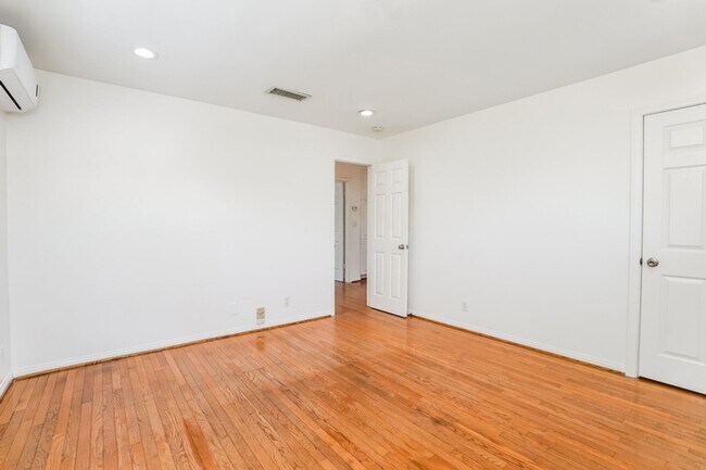 Building Photo - Washington Duplex