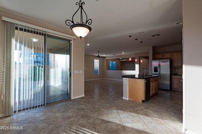 Building Photo - 453 W Lantana Pl