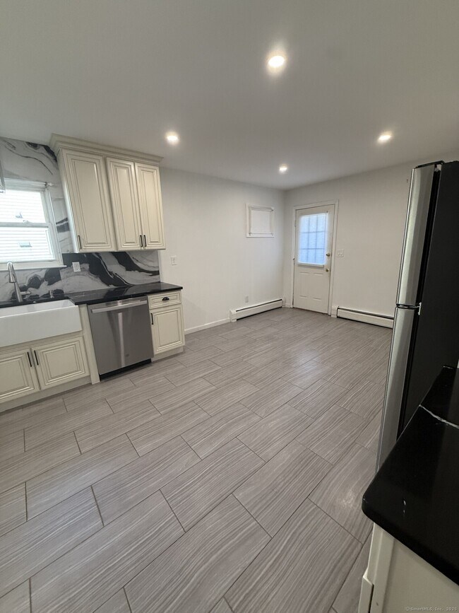 Building Photo - 45 Birdsey St