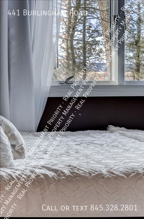 Building Photo - 441 Burlingham Rd