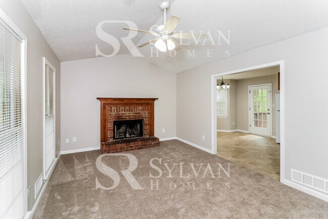 Building Photo - Enjoy living the good life in this 3 bedroom, 2 bathroom home