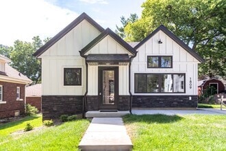 Building Photo - Tiny Home in Cedar Falls