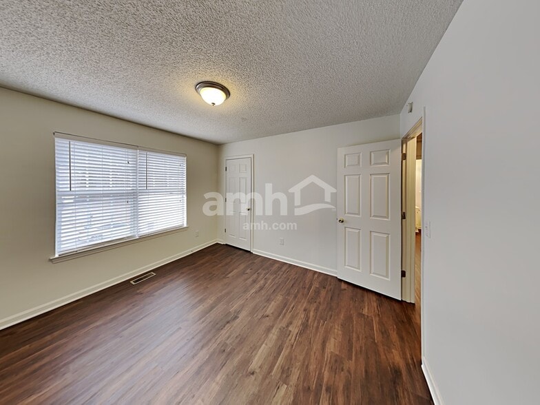 Building Photo - 652 Settlers Ridge Ln