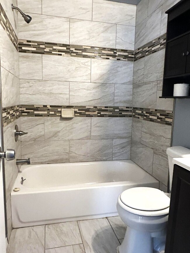 Building Photo - Charming Living in the Heart of Historic M...