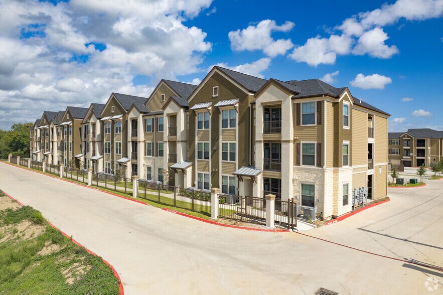 Grand Bay Apartments 907 S Rd Baytown TX 77521 Apartment Finder